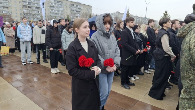 Сотрудники ЦЛАТИ по Оренбургской области возложили цветы к памятнику А.А. Прохоренко